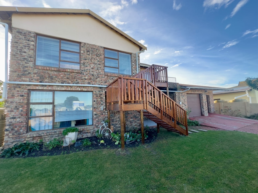 3 Bedroom Property for Sale in Wavecrest Eastern Cape